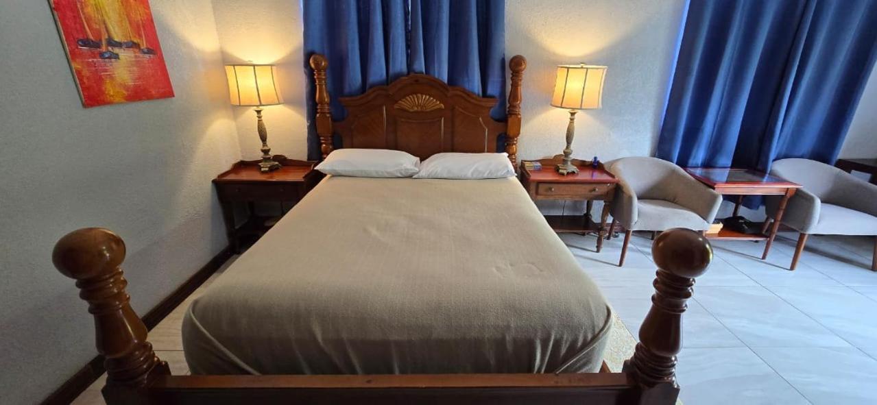 Tuquil-Ha Bed and Breakfast Ladyville Buitenkant foto